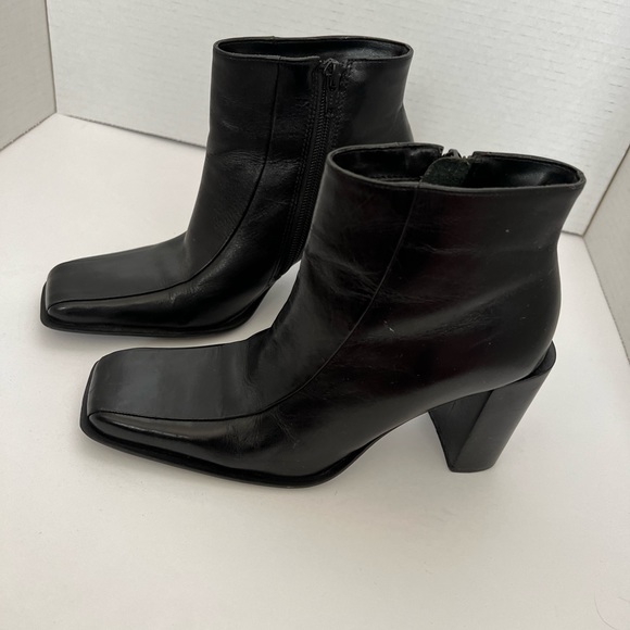 Leather ankle boots - Picture 3 of 7